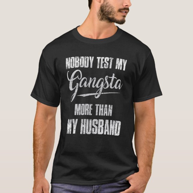 Niemand testet meinen Gangsta mehr als mein Mann T-Shirt (Vorderseite)