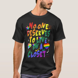 Niemand verdient es, in einem Schrank zu leben T-Shirt