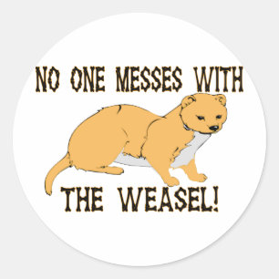 Niemand verwirrt mit dem Weasel Runder Aufkleber