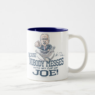 Niemand verwirrt mit Joe Biden-Gang Zweifarbige Tasse