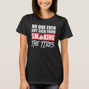 Niemand wurde jemals von dem Rauchen der Autoreife T-Shirt