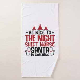 Night Shift Nurse Der Weihnachtsmann beobachtet Badehandtuch