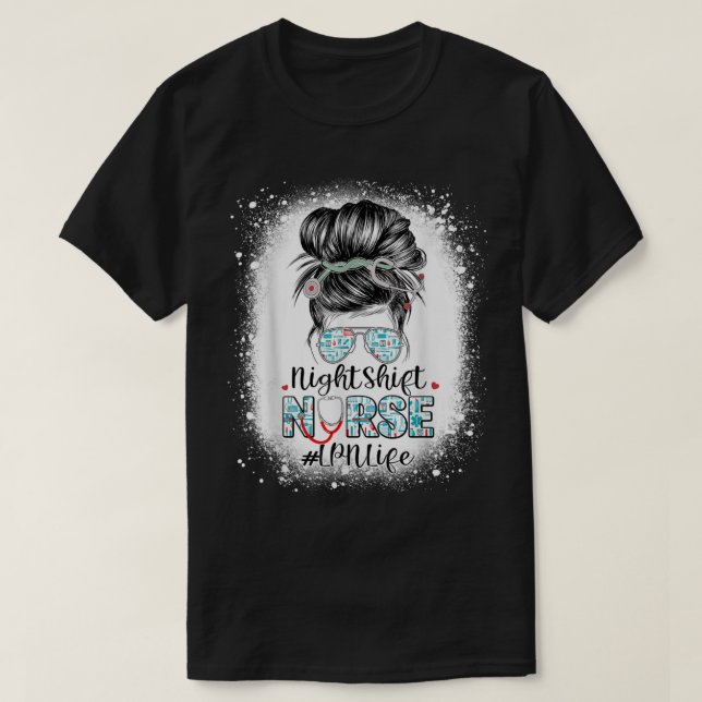 Night Shift Nurse LPN Life Messy Bun Stethoscope N T-Shirt (Design vorne)