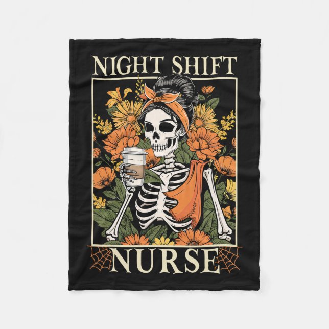 Night Shift Nurse Skeleton Halloween Rn Nurses Wom Fleecedecke (Vorderseite)