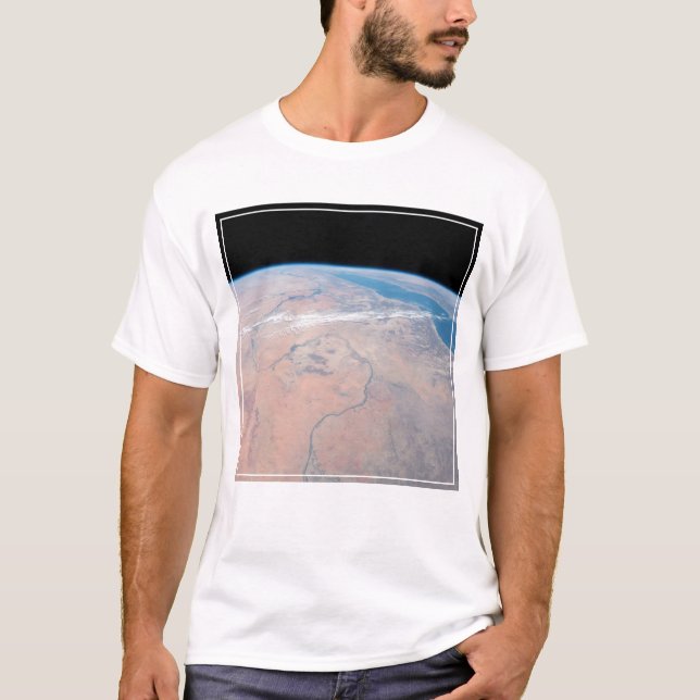 Nile River Winding Northward neben dem Roten Meer T-Shirt (Vorderseite)