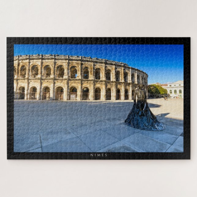 NIMES - Arènes de Nimes et statue (Horizontal)