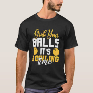 Nimm dir die Bälle, es ist Bowling Time Bowler Tea T-Shirt
