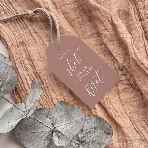 Nimm einen Schluck, sie heiratet Junggesellinnenab Geschenkanhänger
