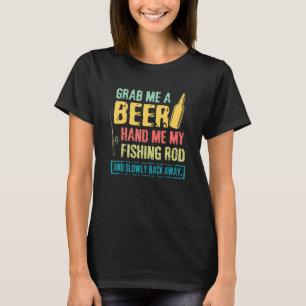 Nimm mir ein Bier und gib mir mein Fisch-Zitat. T-Shirt