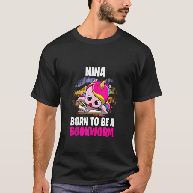 Nina Geboren, ein Buchwurm Personalisiert zu sein T-Shirt (Vorderseite)