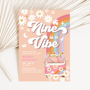 Nine ist ein Vibe Groovy Pink Daisy 9. Geburtstag Einladung
