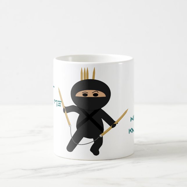 Ninja avec la tasse circulaire d'aiguilles de (Centre)