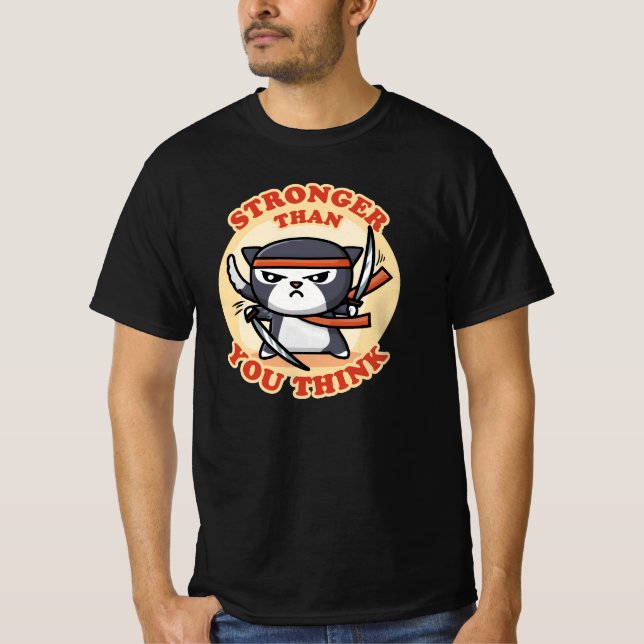 Ninja Cat | Größer als Sie denken T-Shirt (Vorderseite)