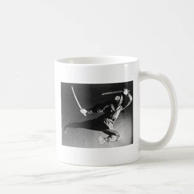 Ninja in der Trainings-Tasse Kaffeetasse (Rechts)