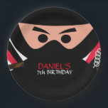 Ninja Kriegers-Geburtstag 9 Zoll-Pappteller Pappteller<br><div class="desc">Ninja Kriegers-Geburtstag 9 Zoll-Pappteller. Zusätzliche koordinierenninja Partydekorationen und Partyversorgungen verfügbar an Metro-Event.com und an den Metro-Ereignissen auf Zazzle.</div>
