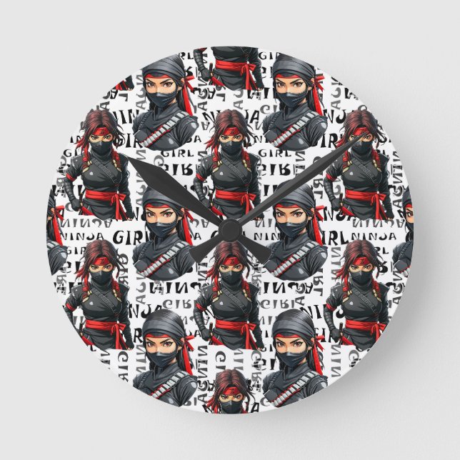 Ninja-Mädchen Anime mit Textmuster-Design Runde Wanduhr (Vorderseite)