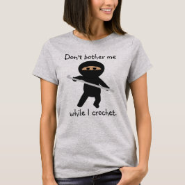 Ninja mit Häkelarbeit-Haken-Shirt T-Shirt