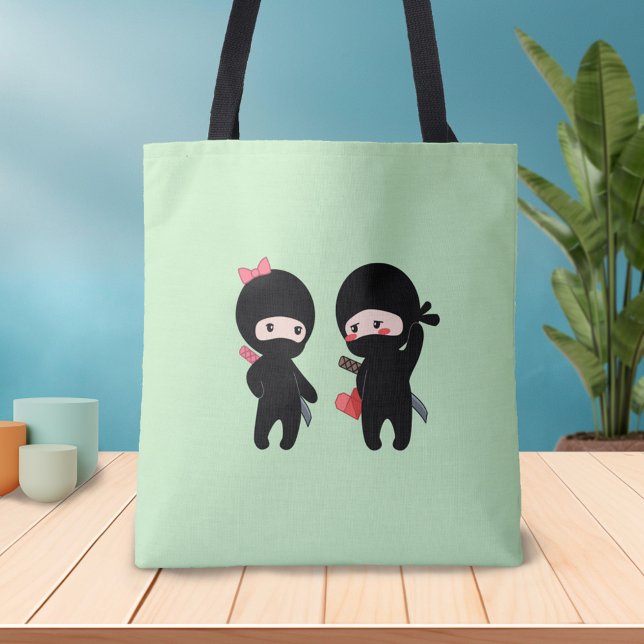 Ninja Pair, ein Junge und ein Mädchen auf Grün Tasche (Von Creator hochgeladen)