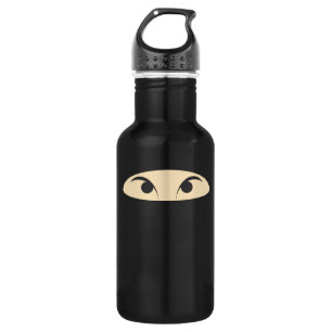 Ninja stellen gegenüber trinkflasche