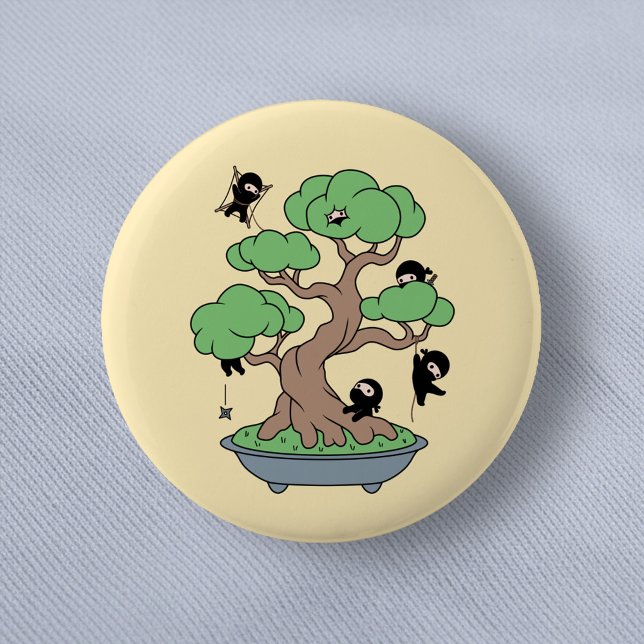 Ninjas in Bonsai Tree on Yellow Button (Von Creator hochgeladen)