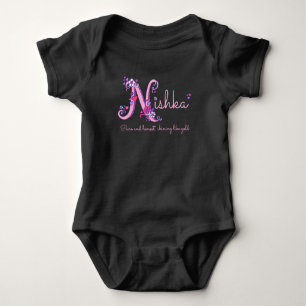Nishka Mädchenname und Bedeutung von N-Monogramm-K Baby Strampler