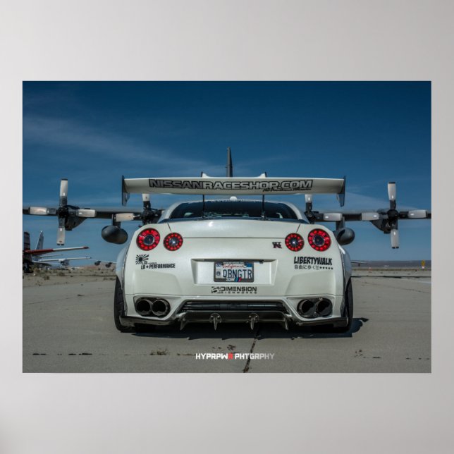 Nissan GT-R35 LibertyWalk Widebody mit Flugzeug Poster (Vorne)