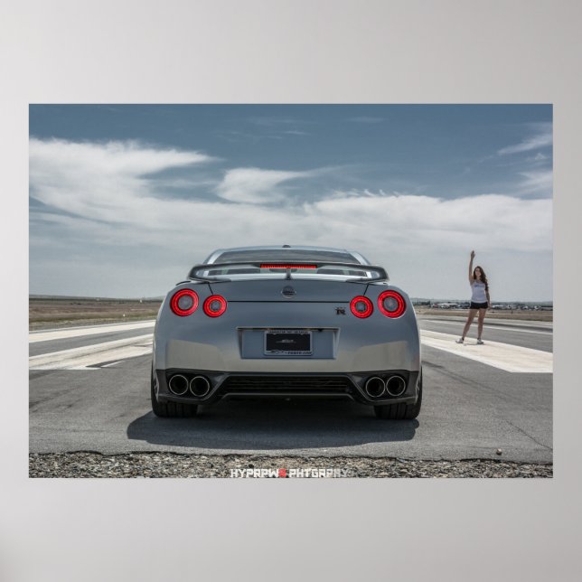 Nissan GT-R bereit zu rennen Poster (Vorne)