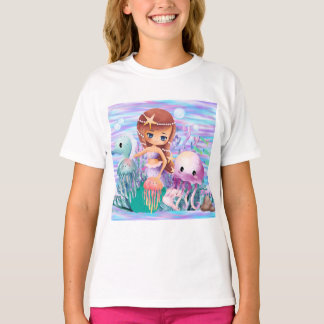 Nixe mit einem Stern im Haar spielt im Ozean T-Shirt