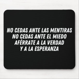 No Cedas Ante Las Mentiras (weiß) Mousepad