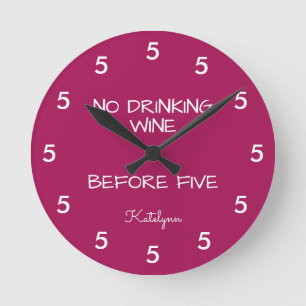 No Drinking Wine Before Five Funny Burgundy Runde Wanduhr