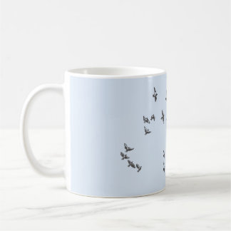 "No net ensnares me" + vögel (schwarz auf blass bl Kaffeetasse