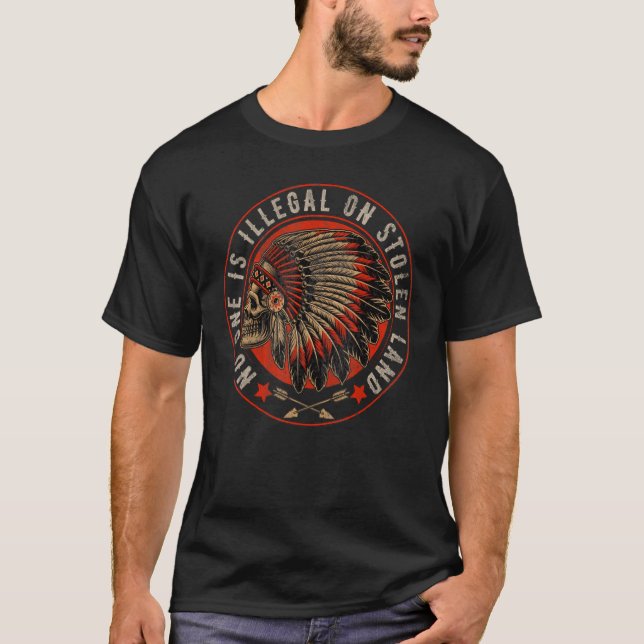 No One Is Illegal.On.Stolen.Land Indigenous Immigr T-Shirt (Vorderseite)