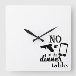 No phones at the dinner table Ready to customize Quadratische Wanduhr