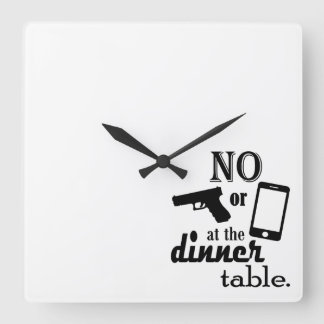 No phones at the dinner table Ready to customize Quadratische Wanduhr