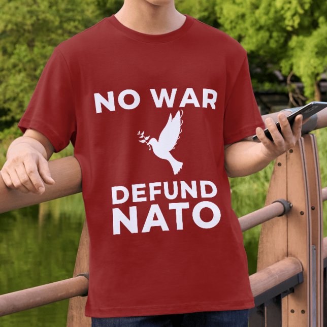 No War Defund NATO T-Shirt (Von Creator hochgeladen)
