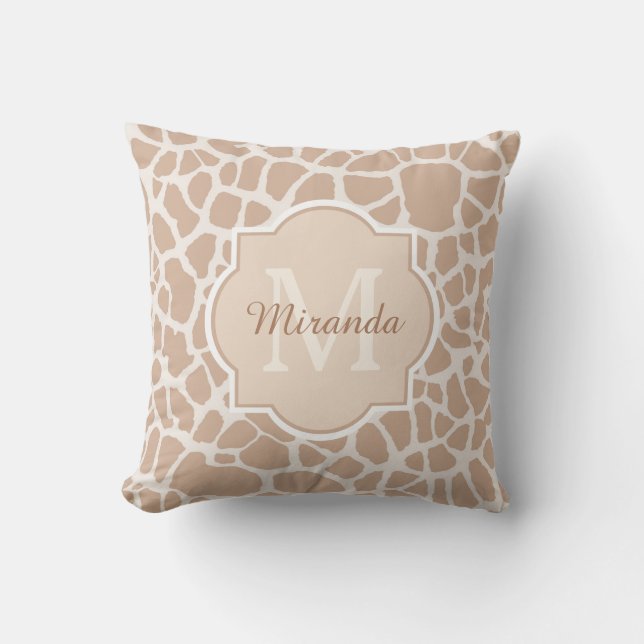 Nobles hellbraunes Giraffen-Druck-Monogramm und Kissen (Vorderseite)