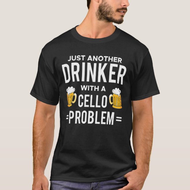 Noch ein Getränk mit einem Cello-Problem T-Shirt (Vorderseite)