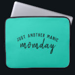 Noch ein manischer Moment | Super Mama Trendy Gree Laptopschutzhülle<br><div class="desc">Einfach,  stylisch "Just Another manic momday" maßgeschneidertes Design in der modernen Typografie mit einem Spaß nehmen Sie das Lied Manic Montag für geschäftige Mütter auf einem trendigen grünen Hintergrund! Das einzigartige und trendige Geschenk für eine junge Mutter,  einen Muttertag,  einen Geburtstag oder einfach nur,  weil!</div>