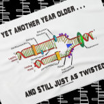 Noch ein weiteres Jahr älter, immer noch genauso v Geschirrtuch<br><div class="desc">Zeigen Sie Ihre wry molekularbiologische Einstellung zum Altern mit einem dieser Geschenke mit DNA-Replikation zusammen mit dem Sprichwort "Noch ein anderes Jahr älter ...  Und immer noch wie verdreht". Ein tolles Geburtstagsgeschenk für jeden Molekularbiologen oder Wissenschaftler!</div>