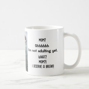 Noch nicht erwachsen. Mama, ich verdiene eine Paus Kaffeetasse