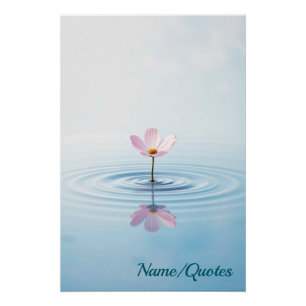 Noch Ruhe – Rosa Lotus auf ruhigem Wasser Poster