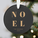 Noel Black and Gold Trendy Stylish Christmas Ornament<br><div class="desc">Einfach,  stilvoll & kühn "Weihnachten" zitiert die Dekoration von Kunstferien in elegantem Gold auf luxuriösem schwarzem Hintergrund im modernen minimalistischen typografischen Stil. Der Gruß,  Name und Jahr können für ein einzigartiges und persönliches Urlaubsdesign,  das sich von der Masse abhebt,  leicht personalisiert werden!</div>