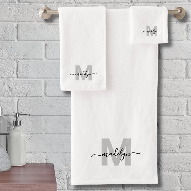 Noir Blanc Moderne Féminin Monogramme de Nom en Éc (Black White Modern Girly Script Name Monogram Bath Towel Set)