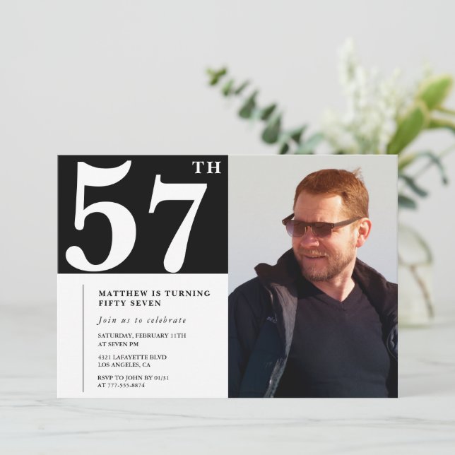 Noir et blanc 57e anniversaire Invitations Photo (Debout devant)