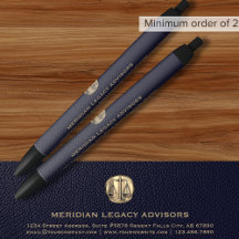 Stylo d'encre du logo de l'échelle de justice juri