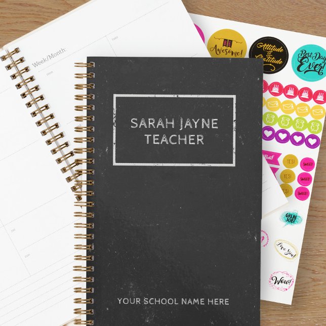 Nom de l'école Rustic Faux Chalkboard Noir (Perfect planner for the teacher! Just add your name and the name of your school)