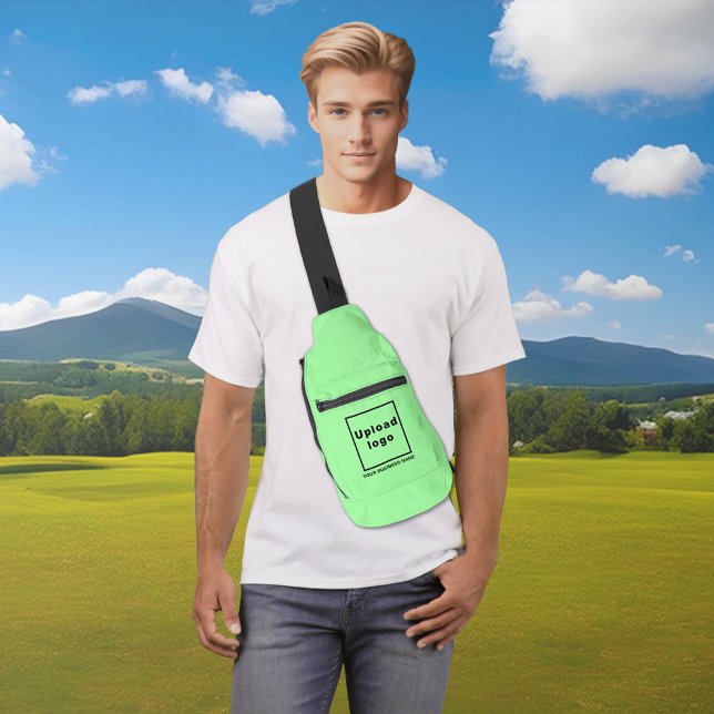 Nom de l'entreprise et logo sur le sac à élingue v (Business name and logo on light green sling bag)
