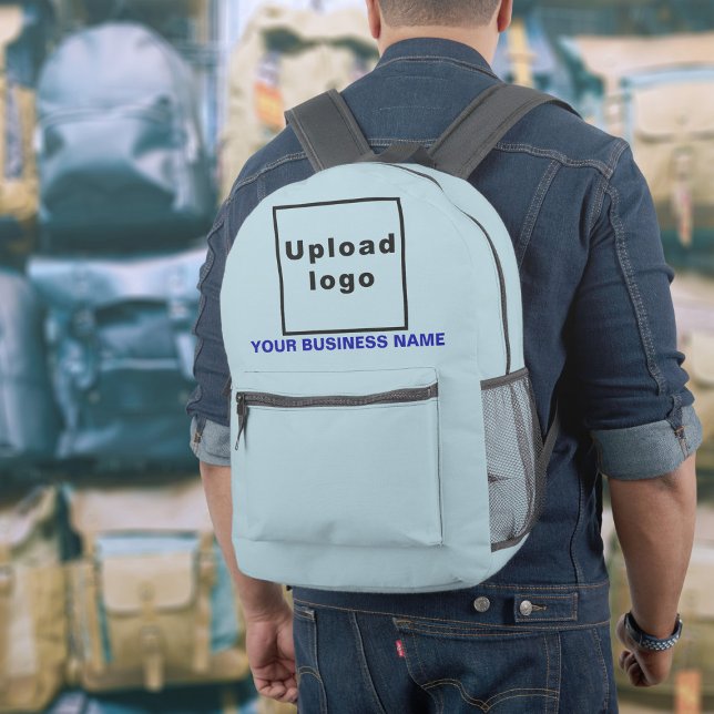 Nom et logo de l'entreprise sur le sac à dos bleu  (Build brand name awareness. Your business name and logo on light blue backpack.)