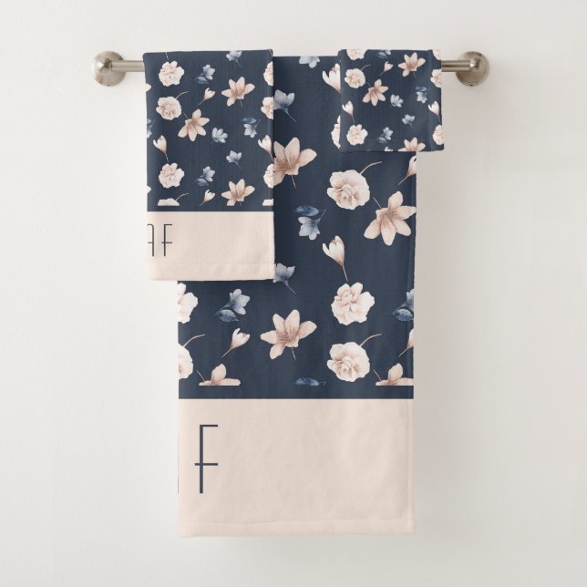Nom Monogramme Rose Pâle Bleu Marine Floral  (En situation)