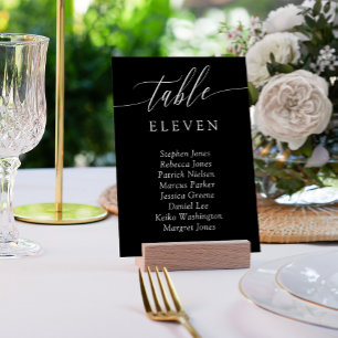 Noms des invités sur un numéro de table en calligr